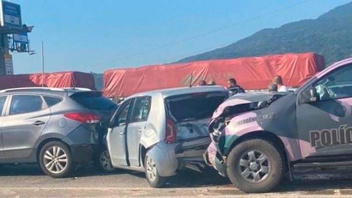 Engavetamento Na Praça Do Pedágio Da Br 101 é Registrado Por Motoristas