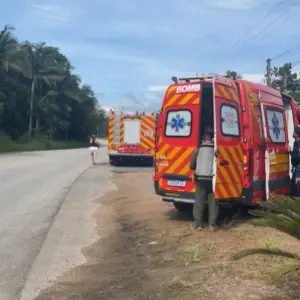 Cochilo causa acidente com moto; motociclista caiu em barranco