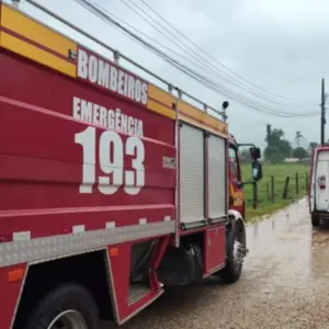 Criança de 9 anos cai de altura de cinco metros em cerâmica 