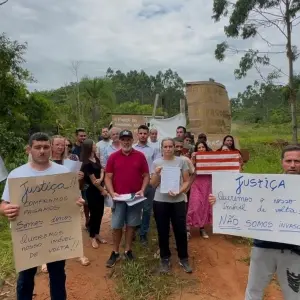 MANIFESTAÇÃO | Moradores protestam por devolução de terrenos em loteamento de Tijucas