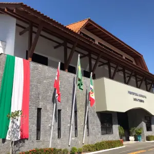 Município obrigado o hasteamento da bandeira italiana em espaços públicos