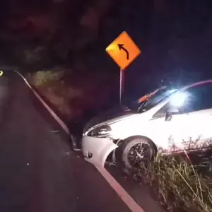 Acidente na SC-108: carros abandonados e vítima encontrada na estrada