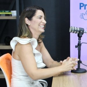 Doutora Ana Paula Pasin compartilha sua trajetória no Primeiro Clic Podcast